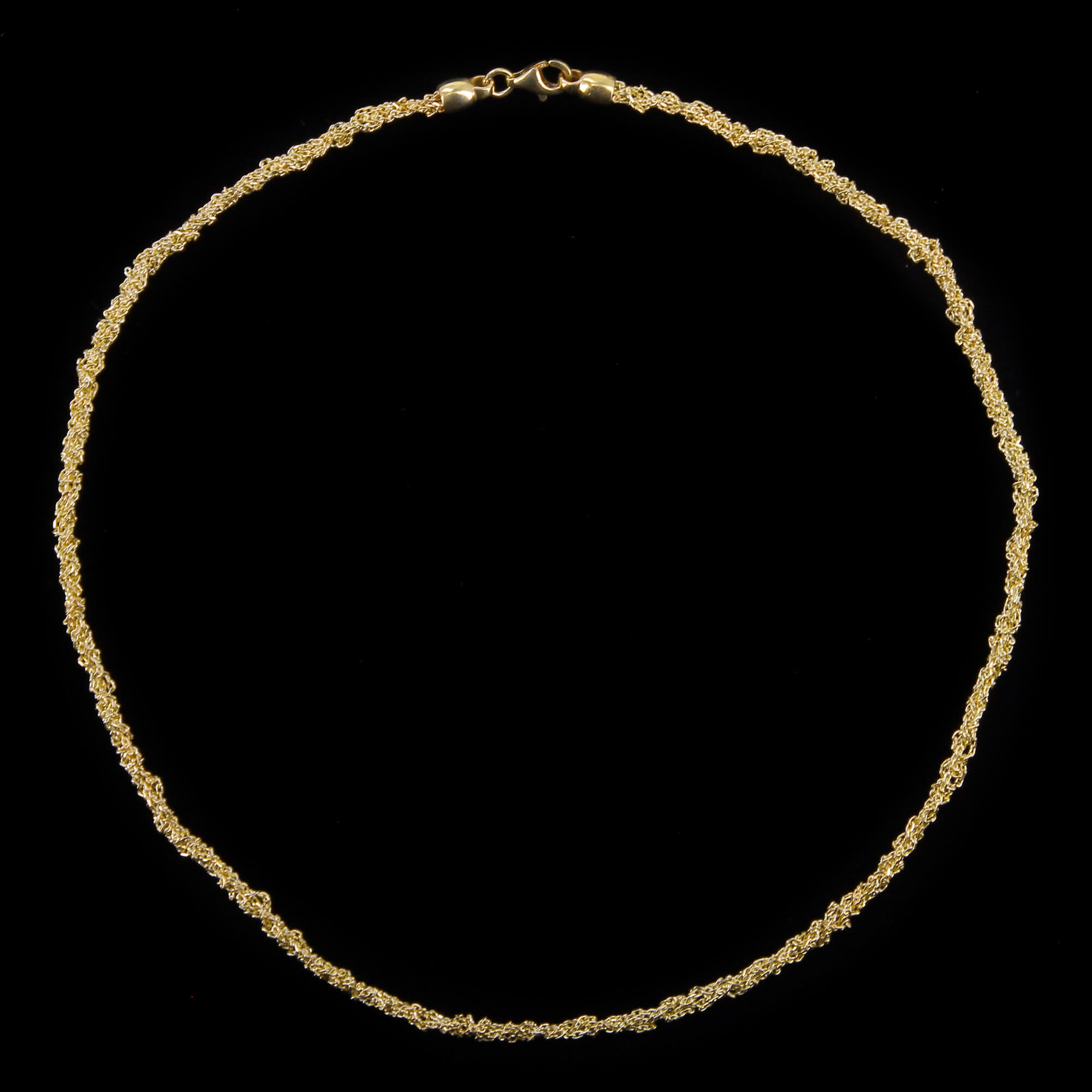 Kurze, verflochtene Halskette aus vergoldetem Silber
