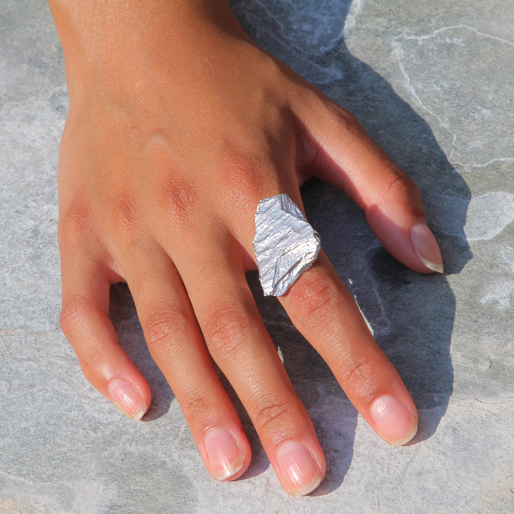 Stone-shaped ring in sterling silver