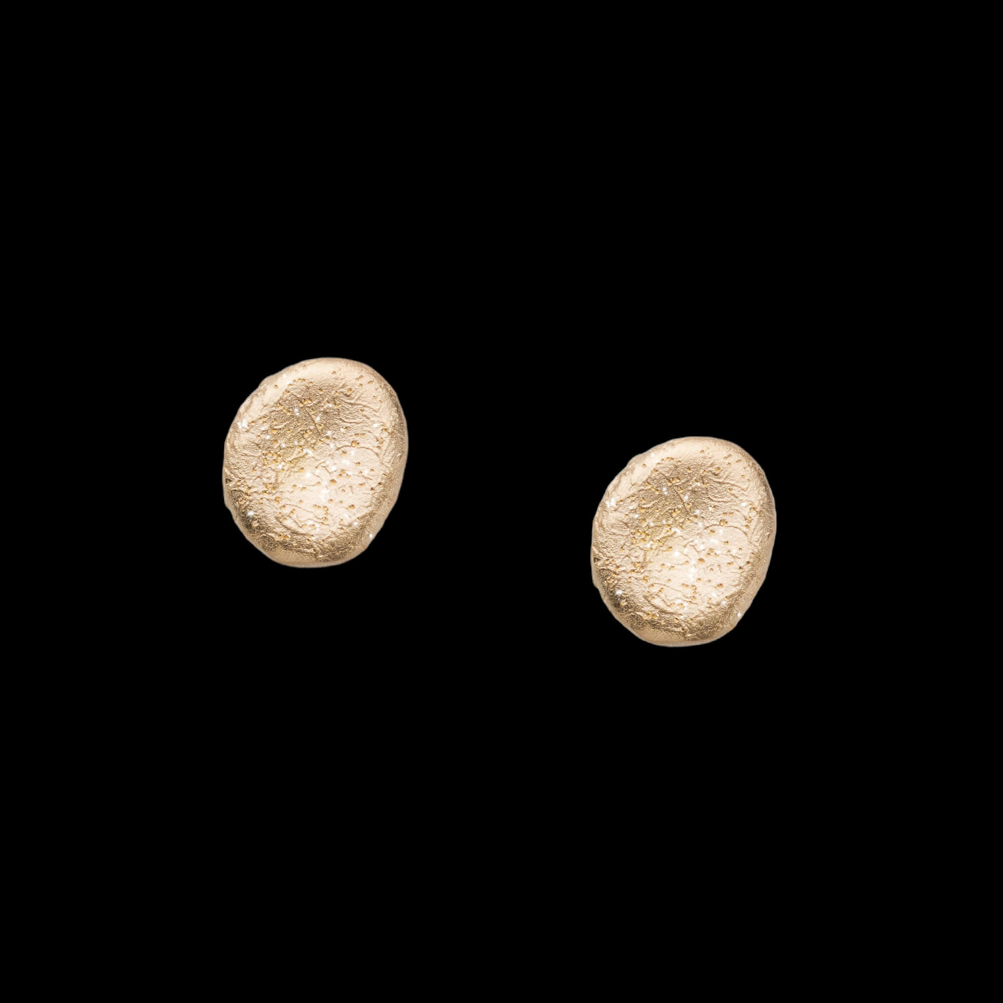 Gilded small and oval-shaped earrings, diamonds