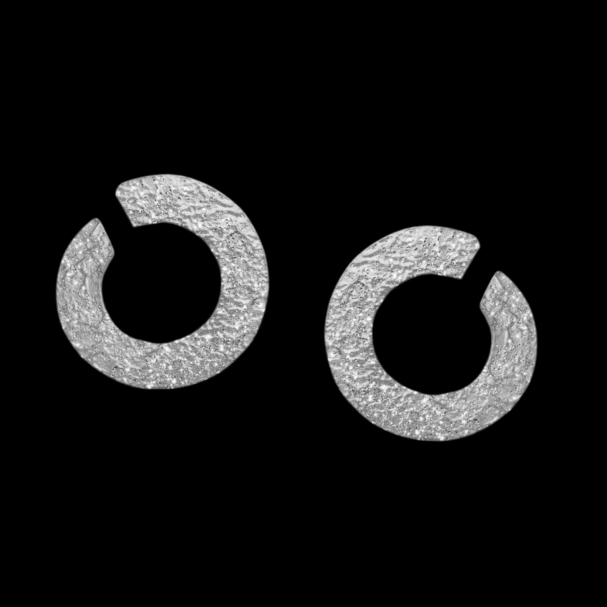 Zilveren halve cirkel oorbellen