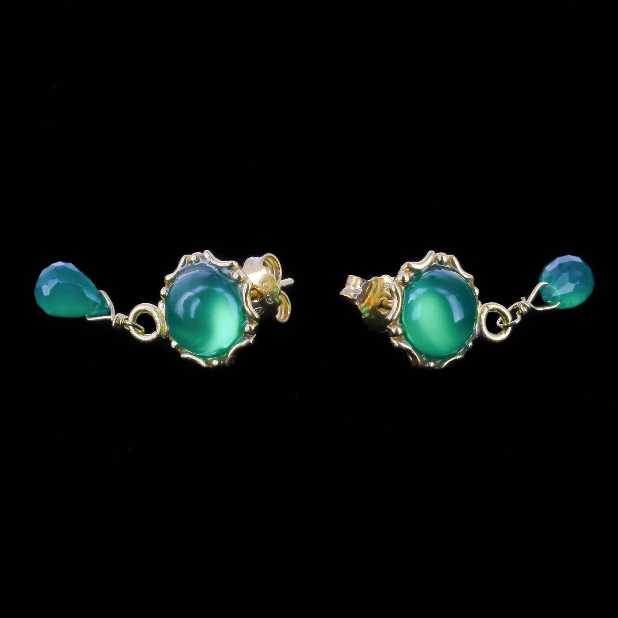 Gilt and green earrings with tourmaline and agate