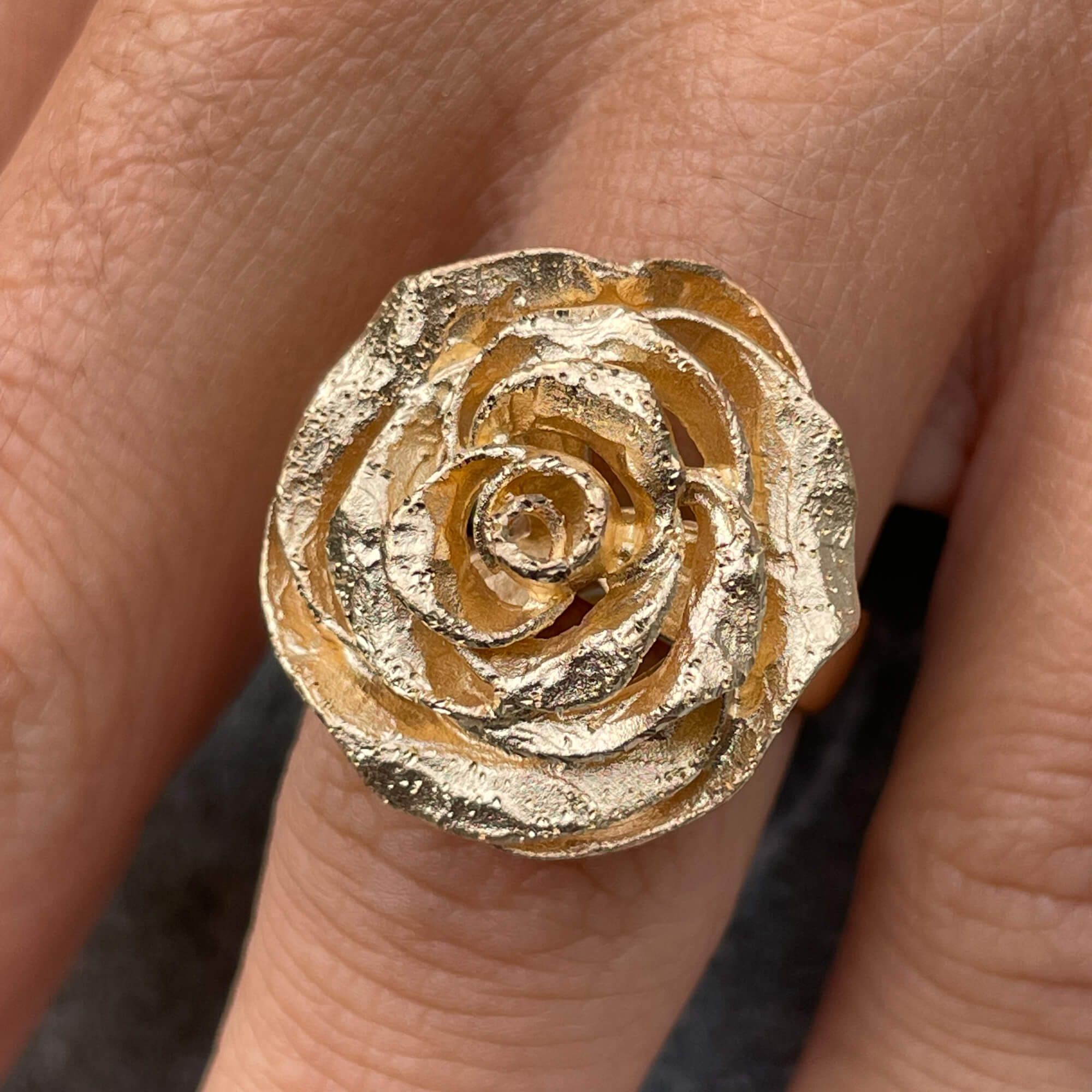 Magnifique bague fleur plaquée or