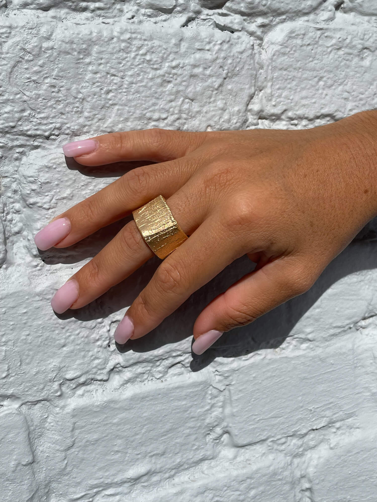 Gold-plated ring square-shaped and diamond-plated