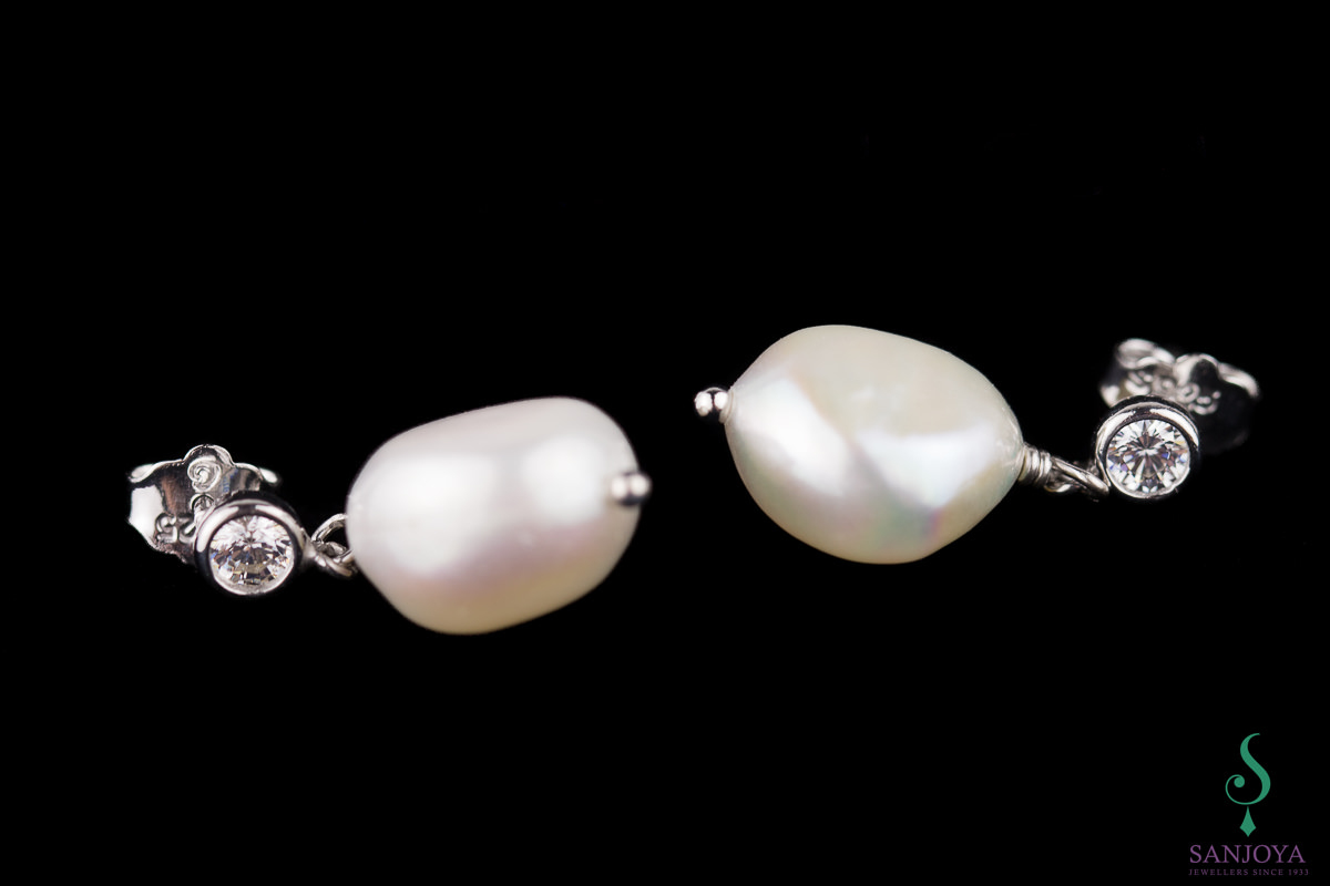 Pearl earrings of silver and zirconia