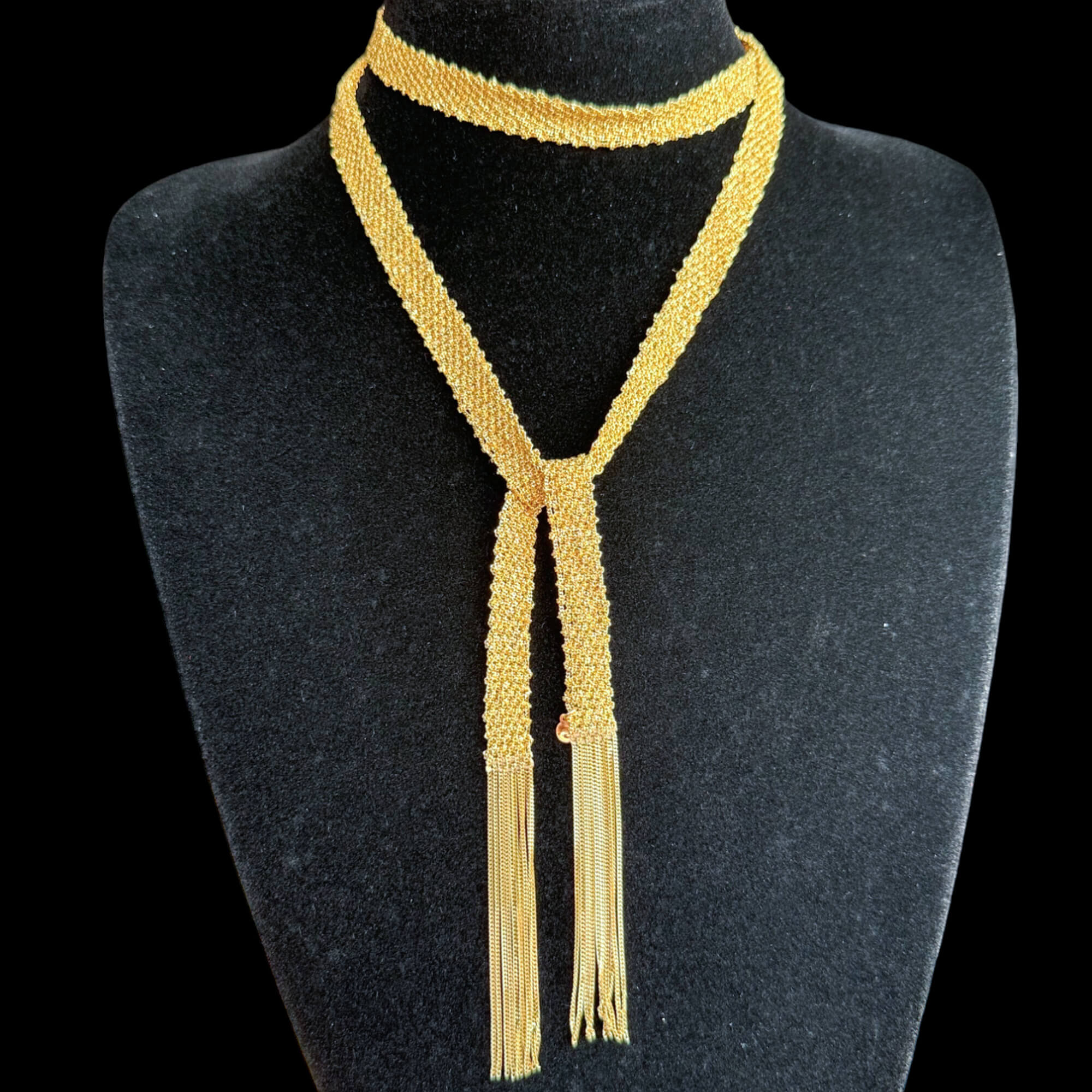 Gilded scarf or interwoven chains