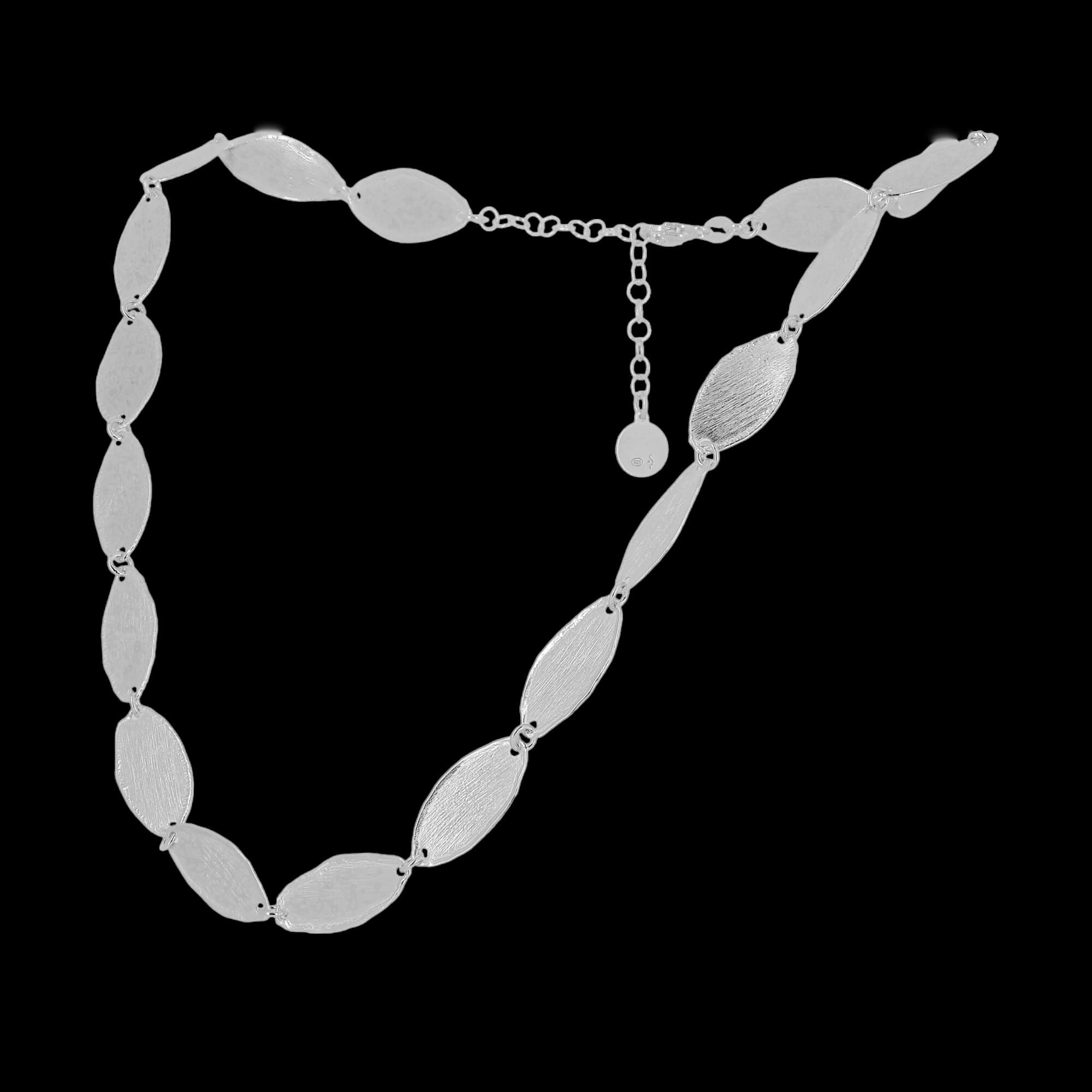 Short silver and oval link chain