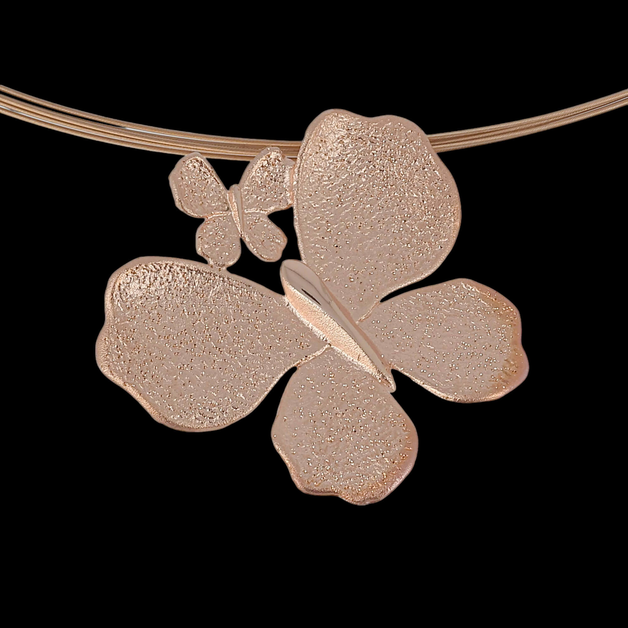 Magnifique pendentif papillon rose