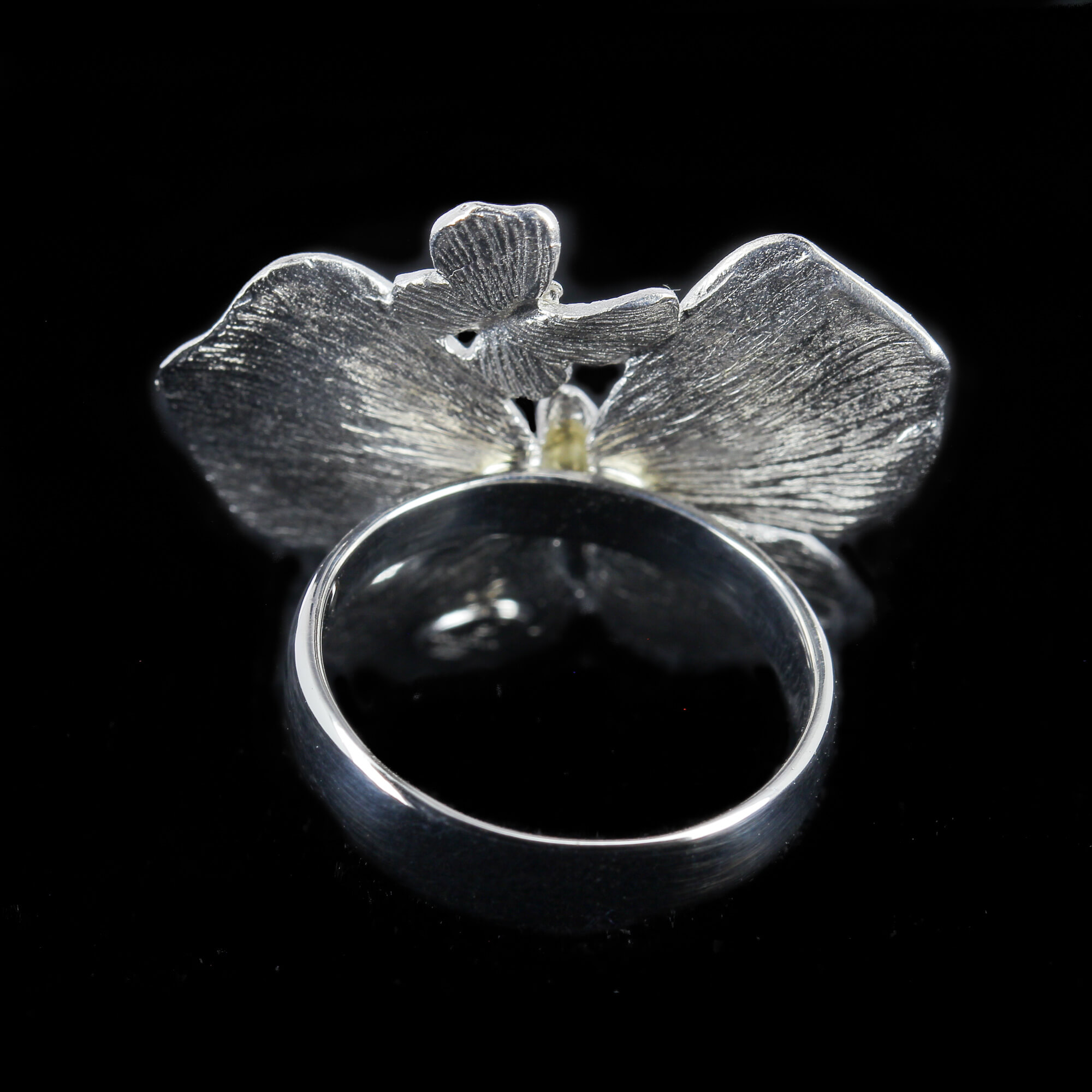 Belle et grande bague de papillon en argent