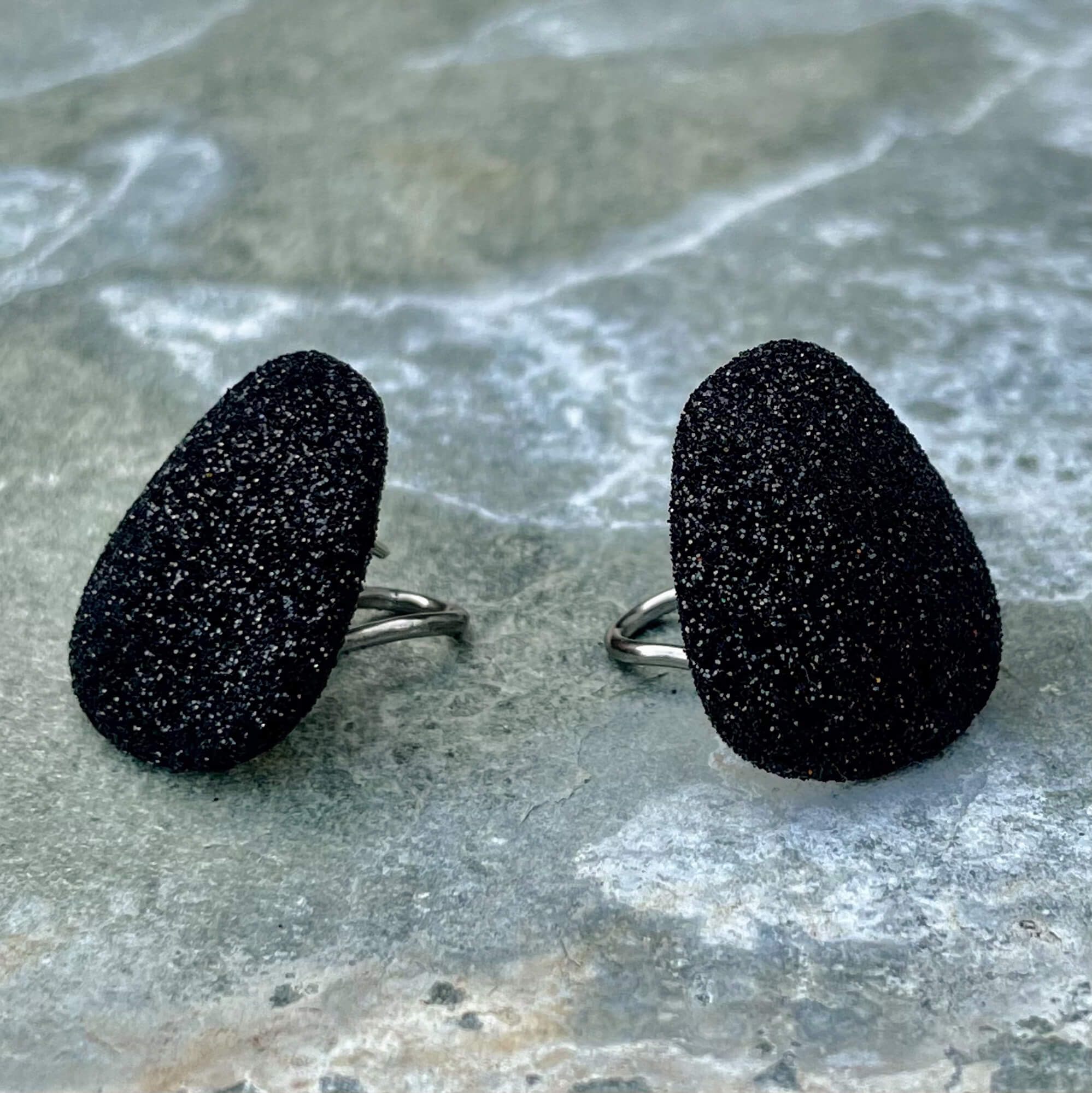 Gorgeous black earrings of silver