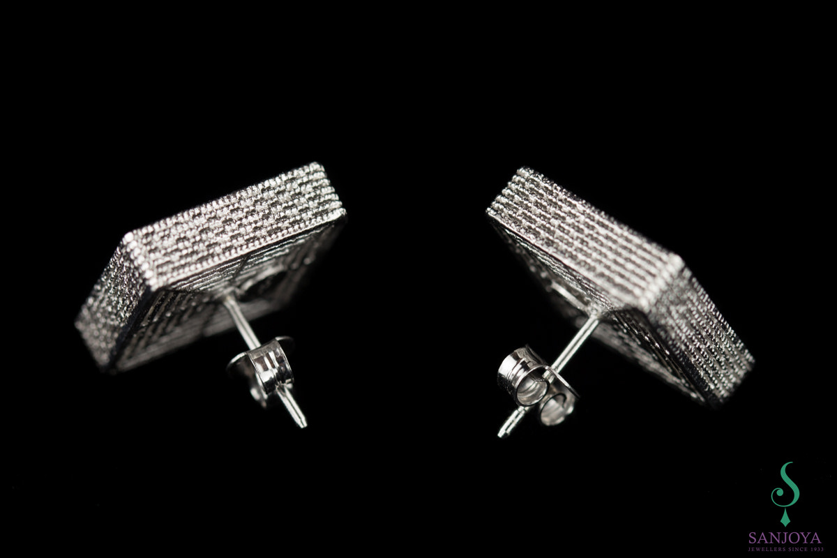 EK1117006 - Vierkantvormige oorbellen, zilver en bewerkt