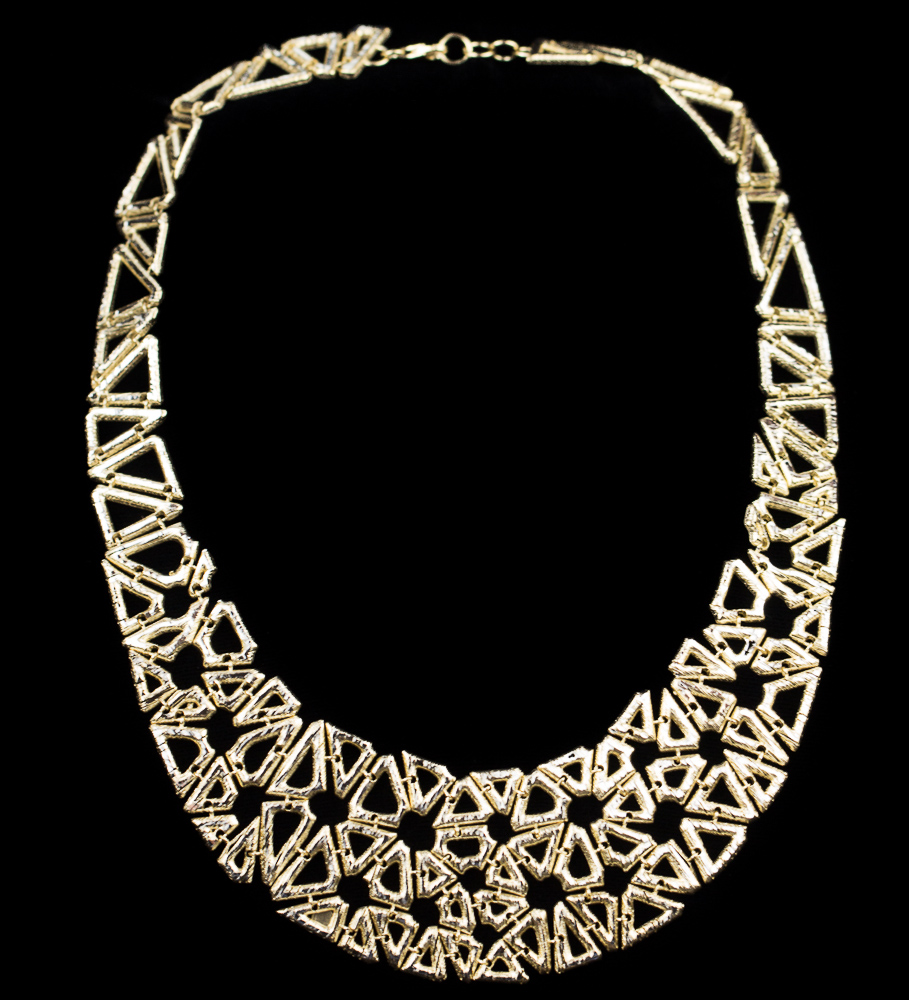 EK1117013 - Collier van verguld zilver met bewerkte driehoekjes