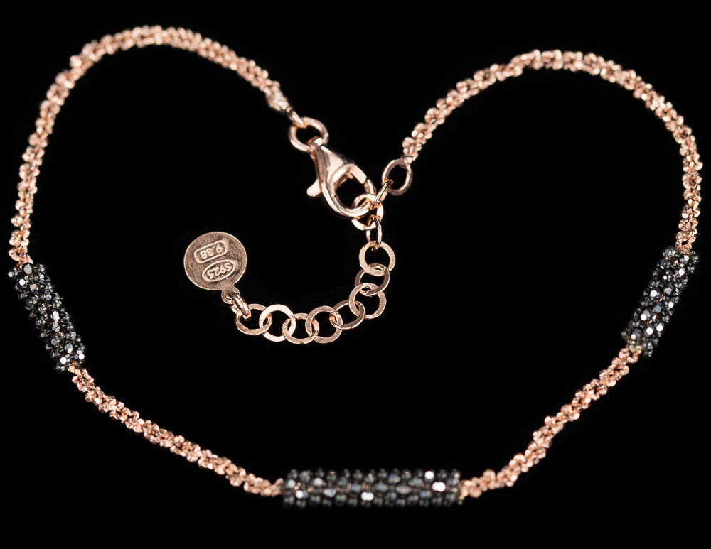 Rosé bracelet with black decoration