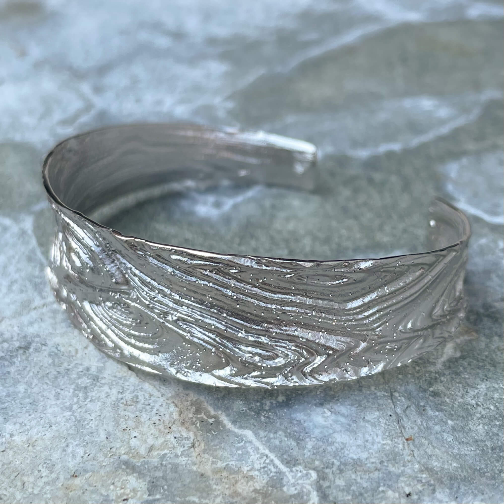 Silver and narrow machined slave bracelet