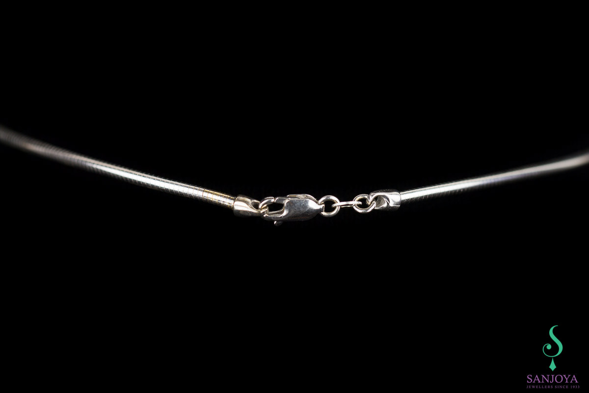 Matt silver pendant with circles and chain