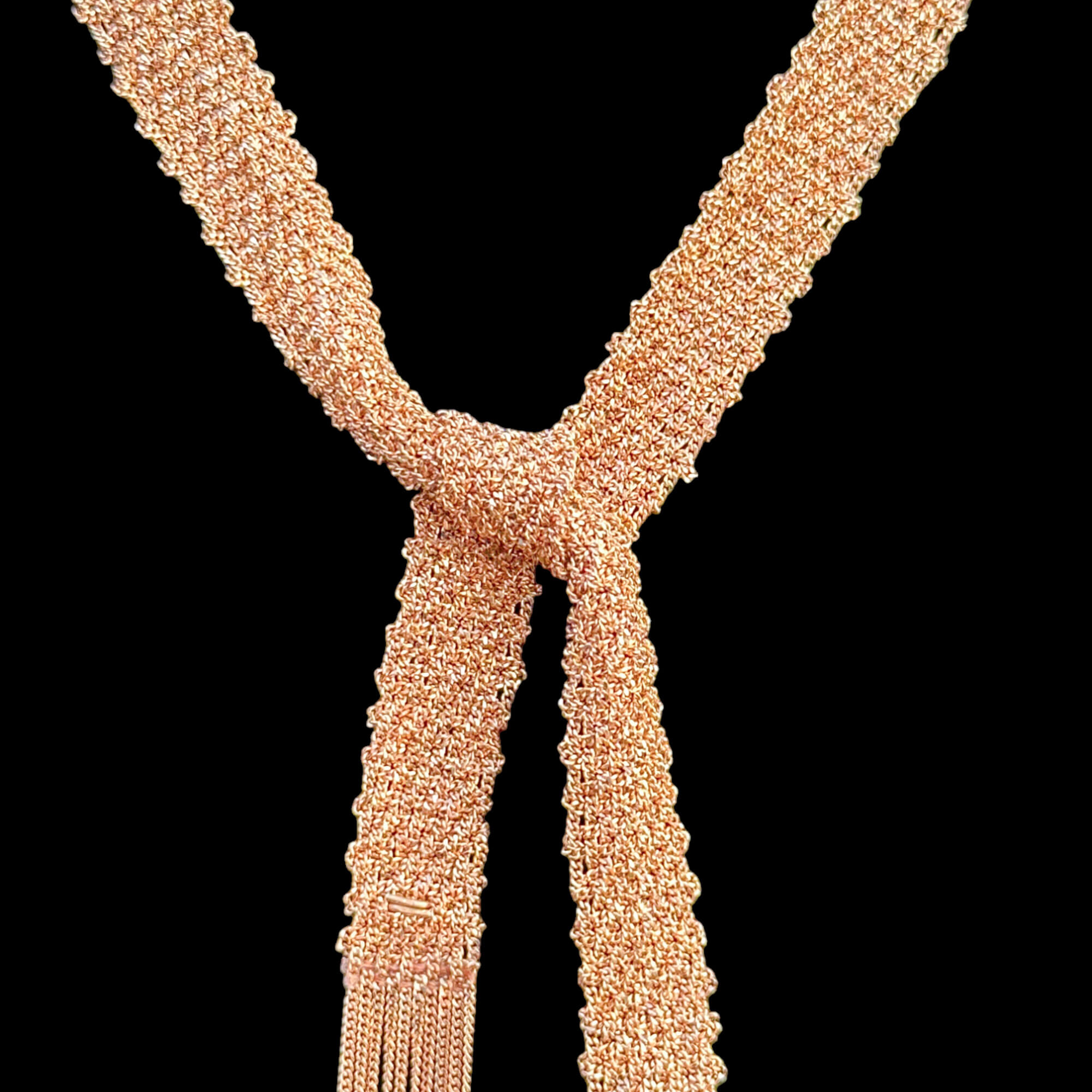 Rosé scarf or interwoven chains