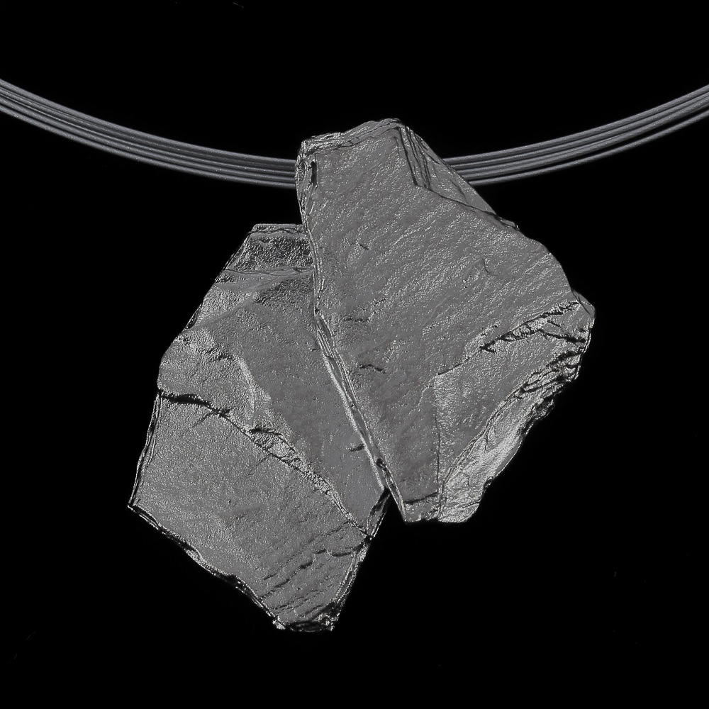 Stone-shaped pendant of dark silver 'chain'