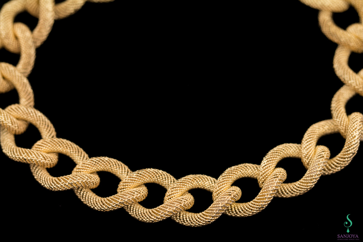 Narrow gold-plated switch bracelet with beautiful transparent pattern