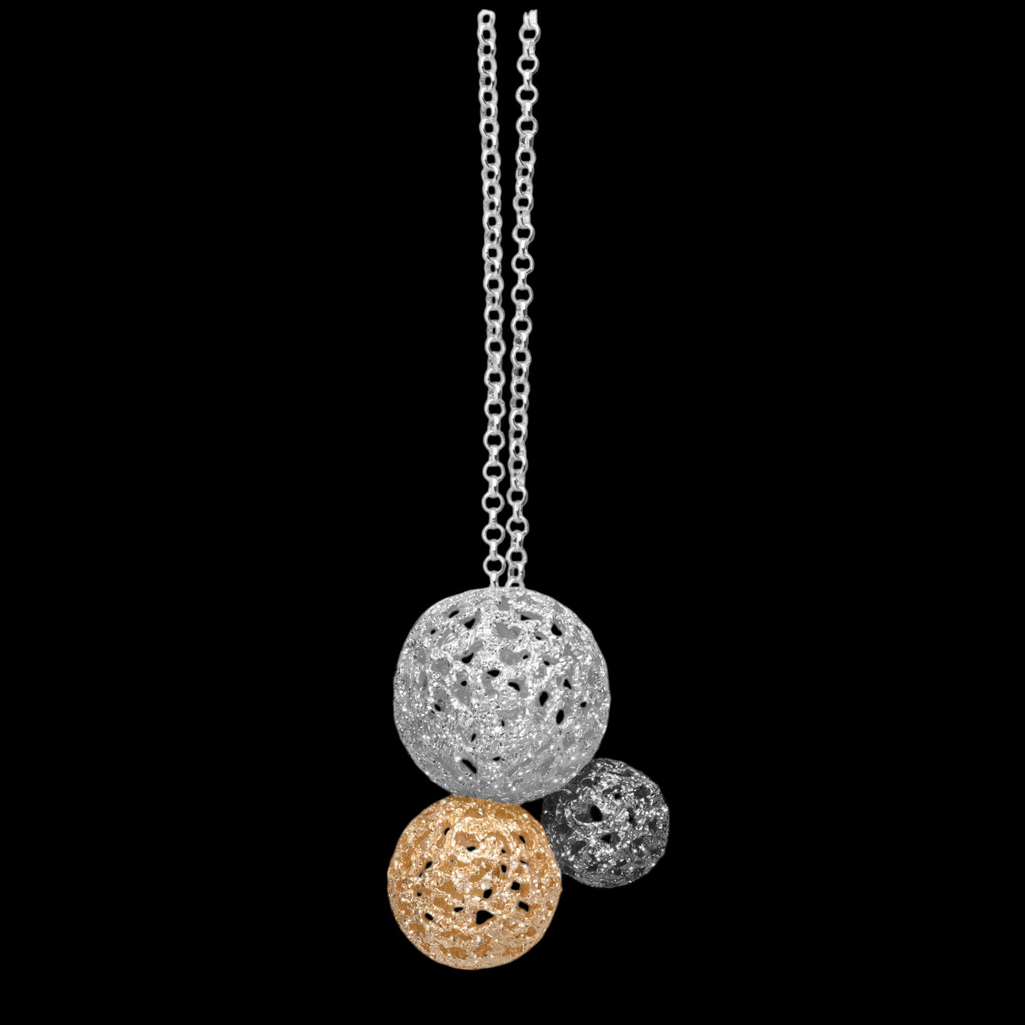 Driekleurige hanger met drie bolletjes en ketting