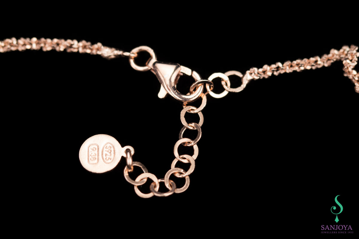 Rosé bracelet with black decoration