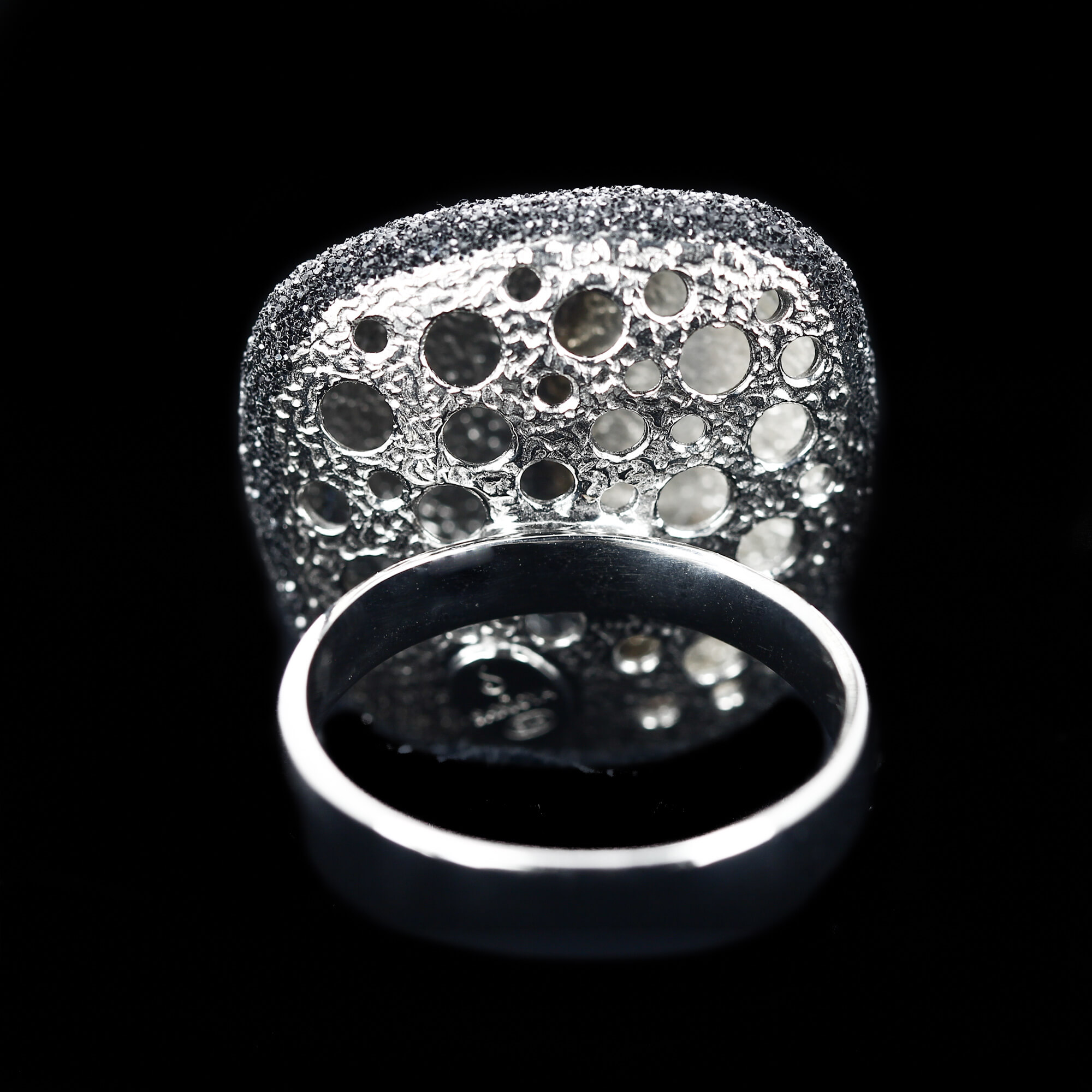 Belle bague noire en argent sterling