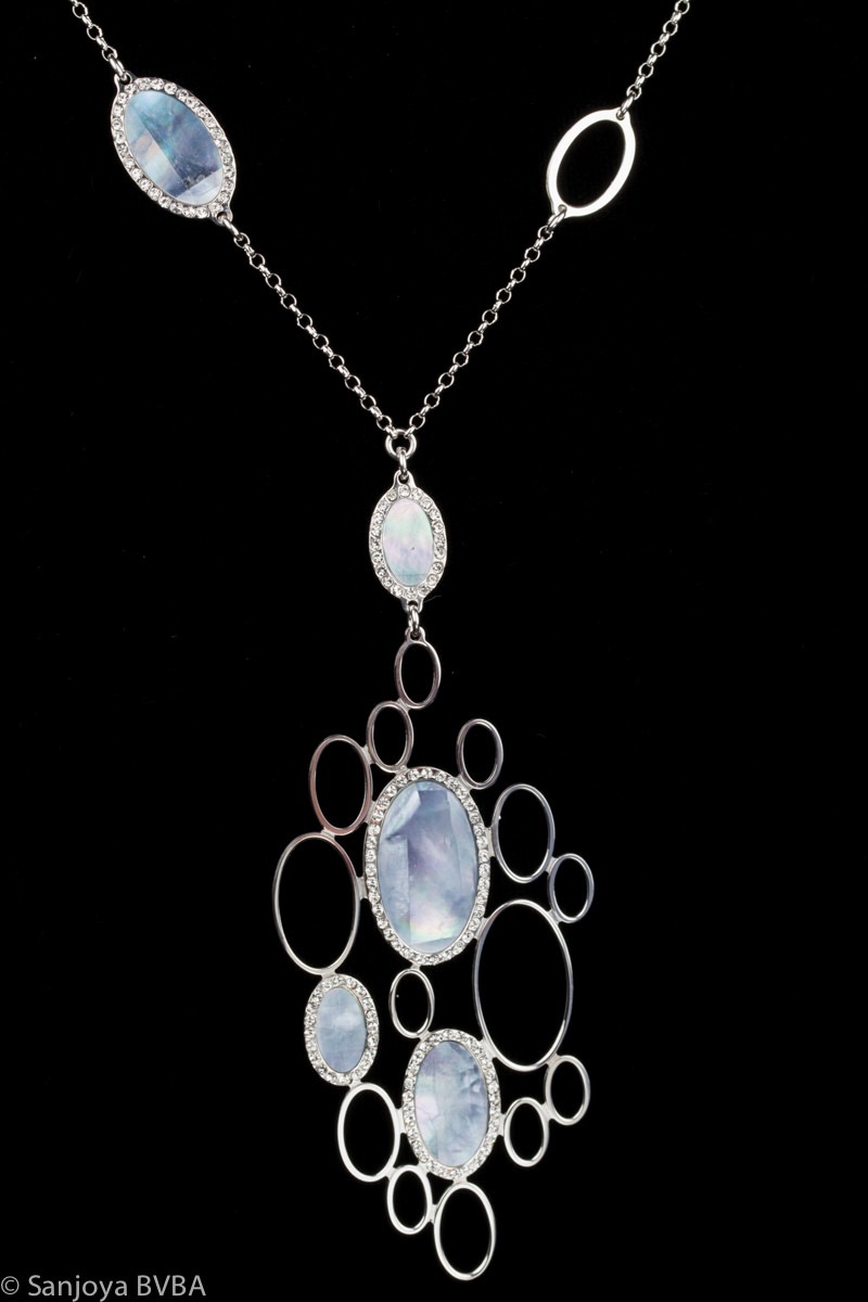 Chain pendant in blue mother of pearl