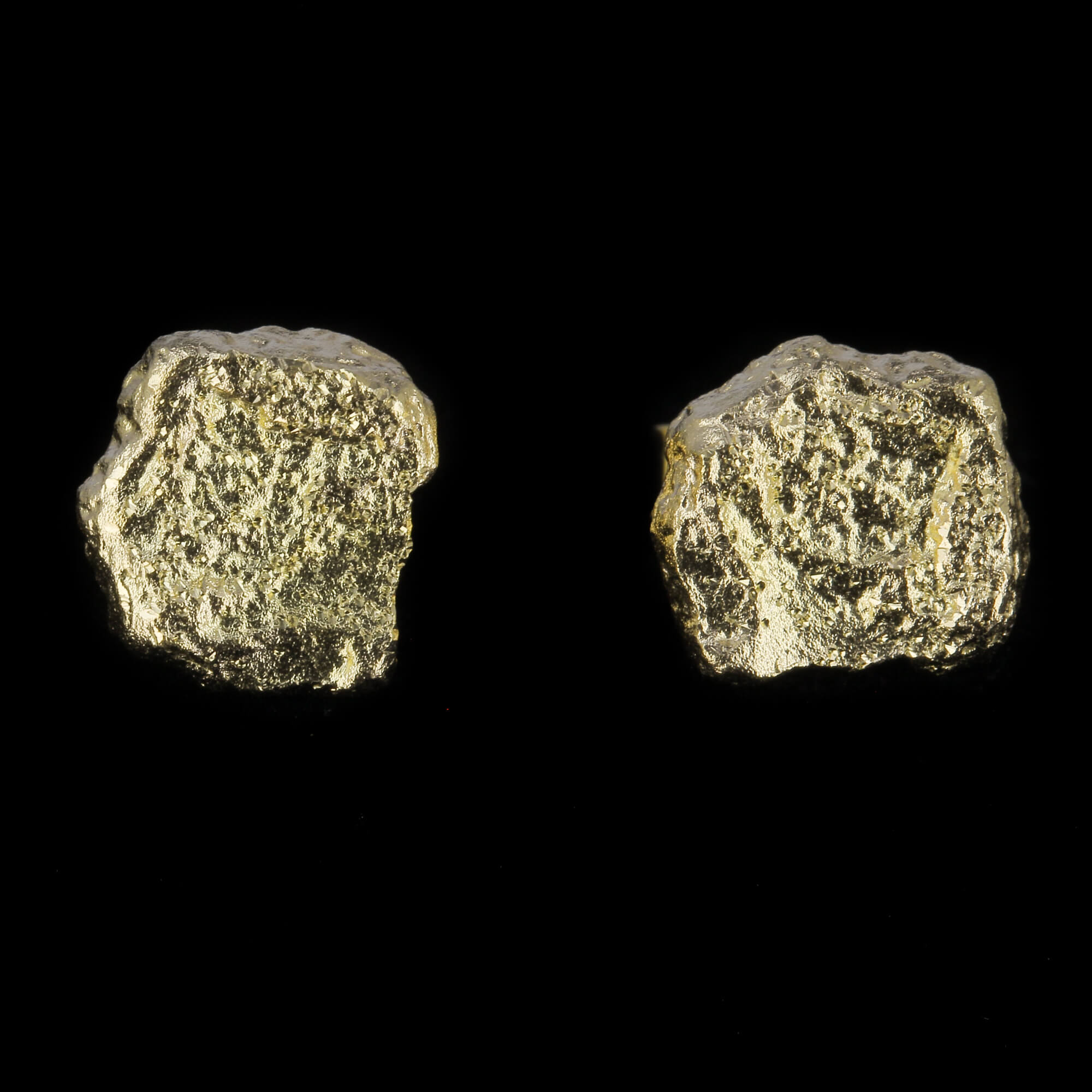 Small gold-plated stone-shaped earrings Small gold-plated stone-shaped earrings