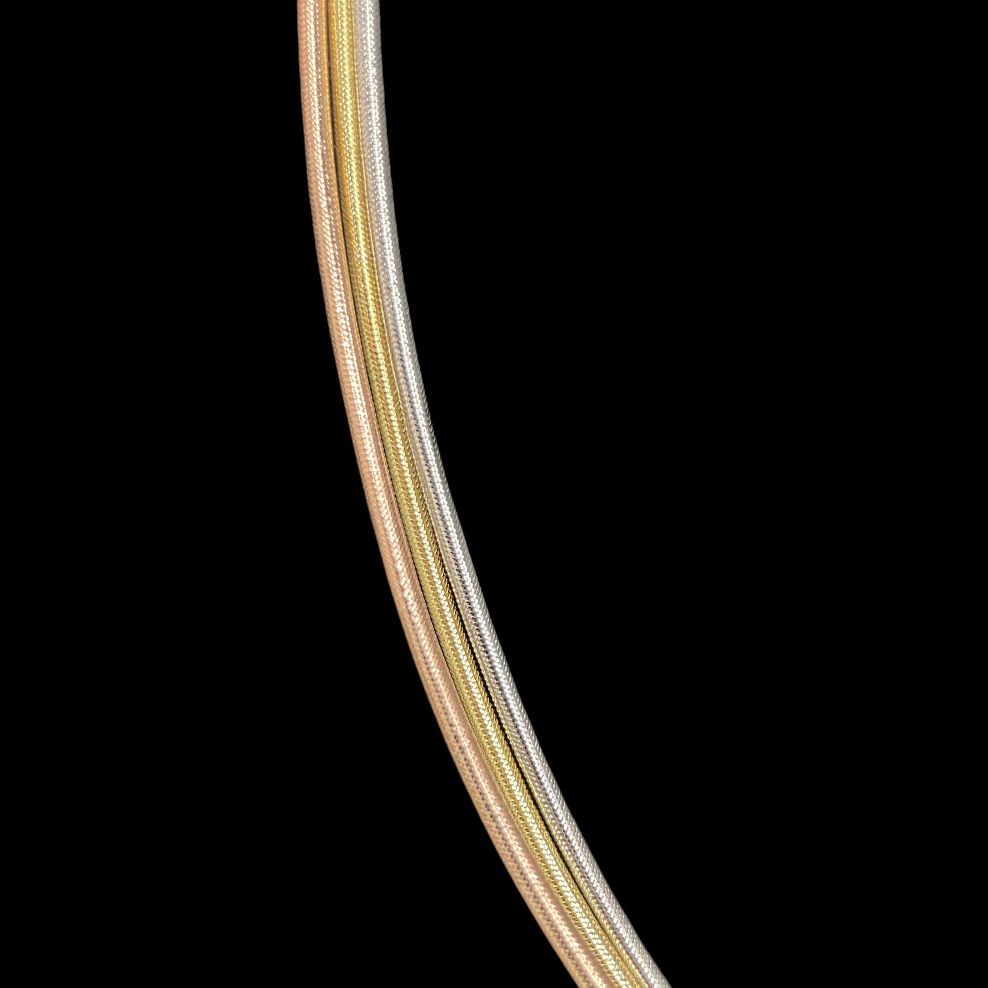 Three-row omega bracelet made of 3-color gold 18kt and silicone