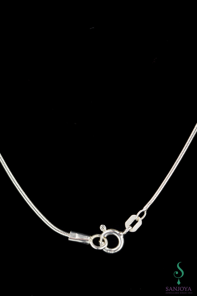 Silver necklace with diamond-tipped flower pendant Small