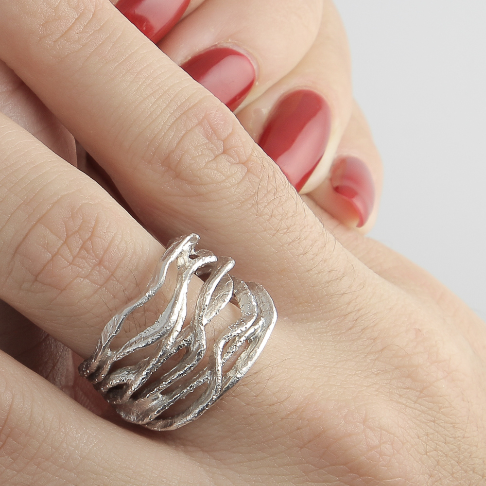 Magnificent diamond-coated ring of sterling silver
