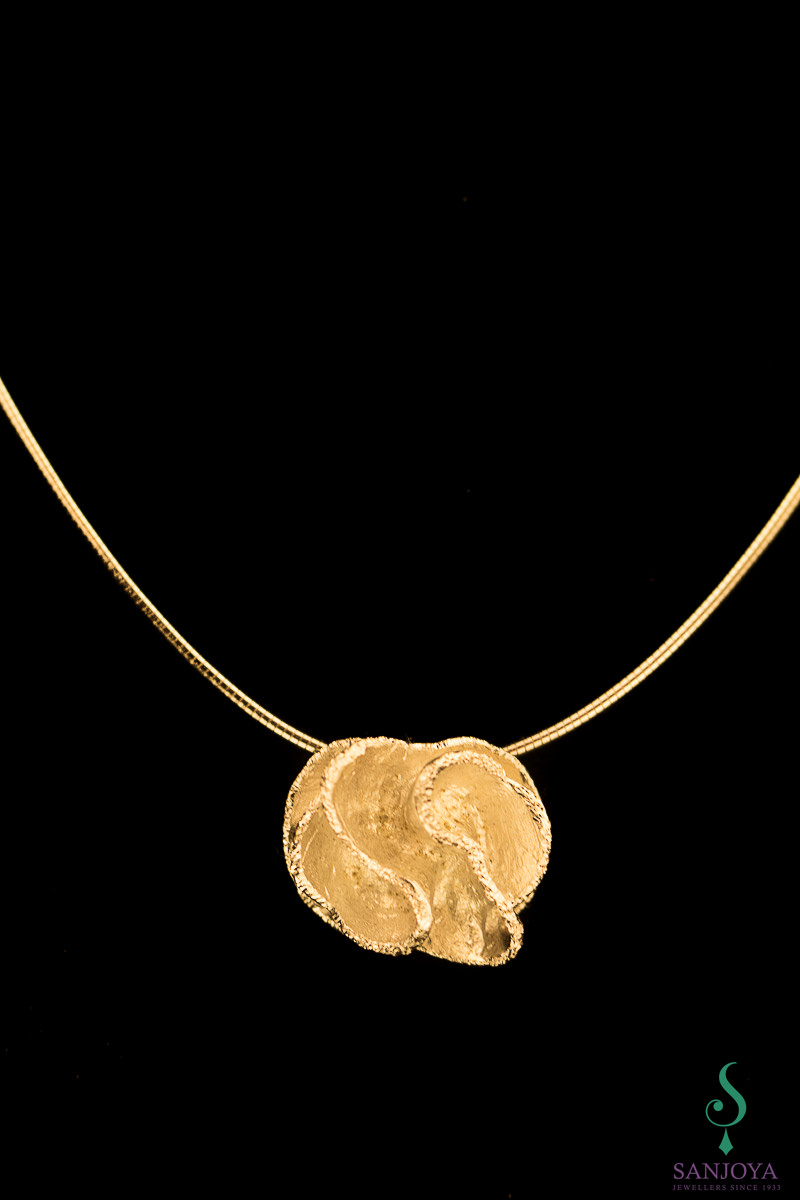 OGI0818002 - Vergulde ketting met gediamanteerde bloemhanger/kleinste ver