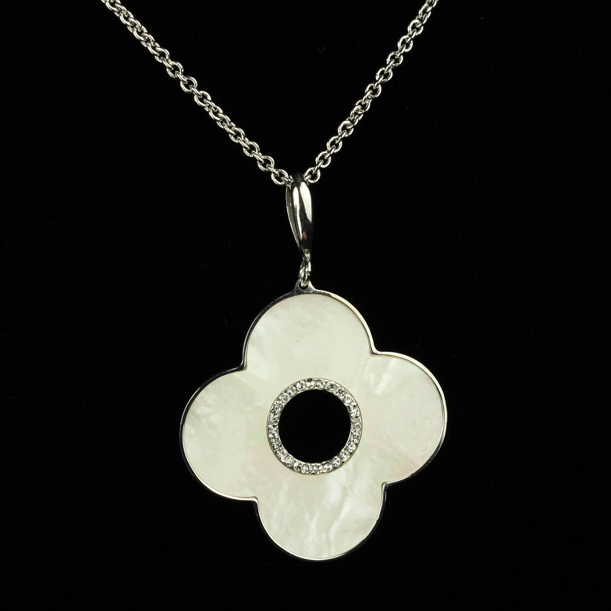 Long silver necklace necklace with flower motif pendant