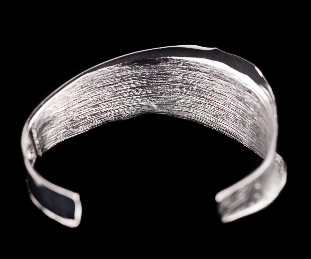 Brilliant narrow slaves bracelet, matte and polished