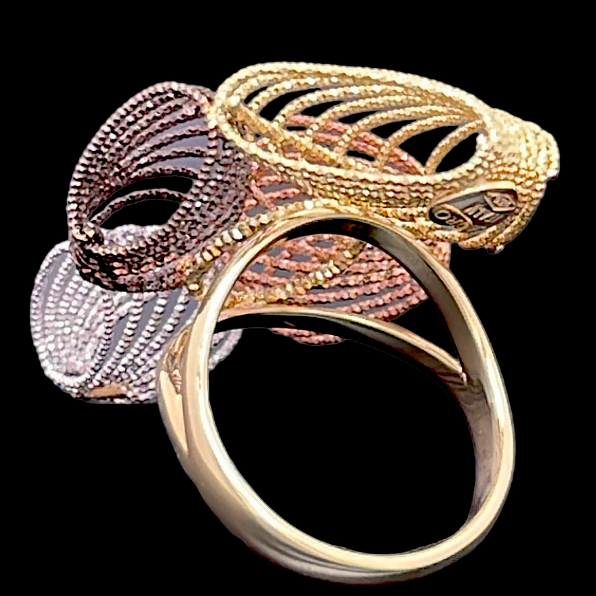 Bearbeiteter vierfarbiger Ring aus 18kt Gold
