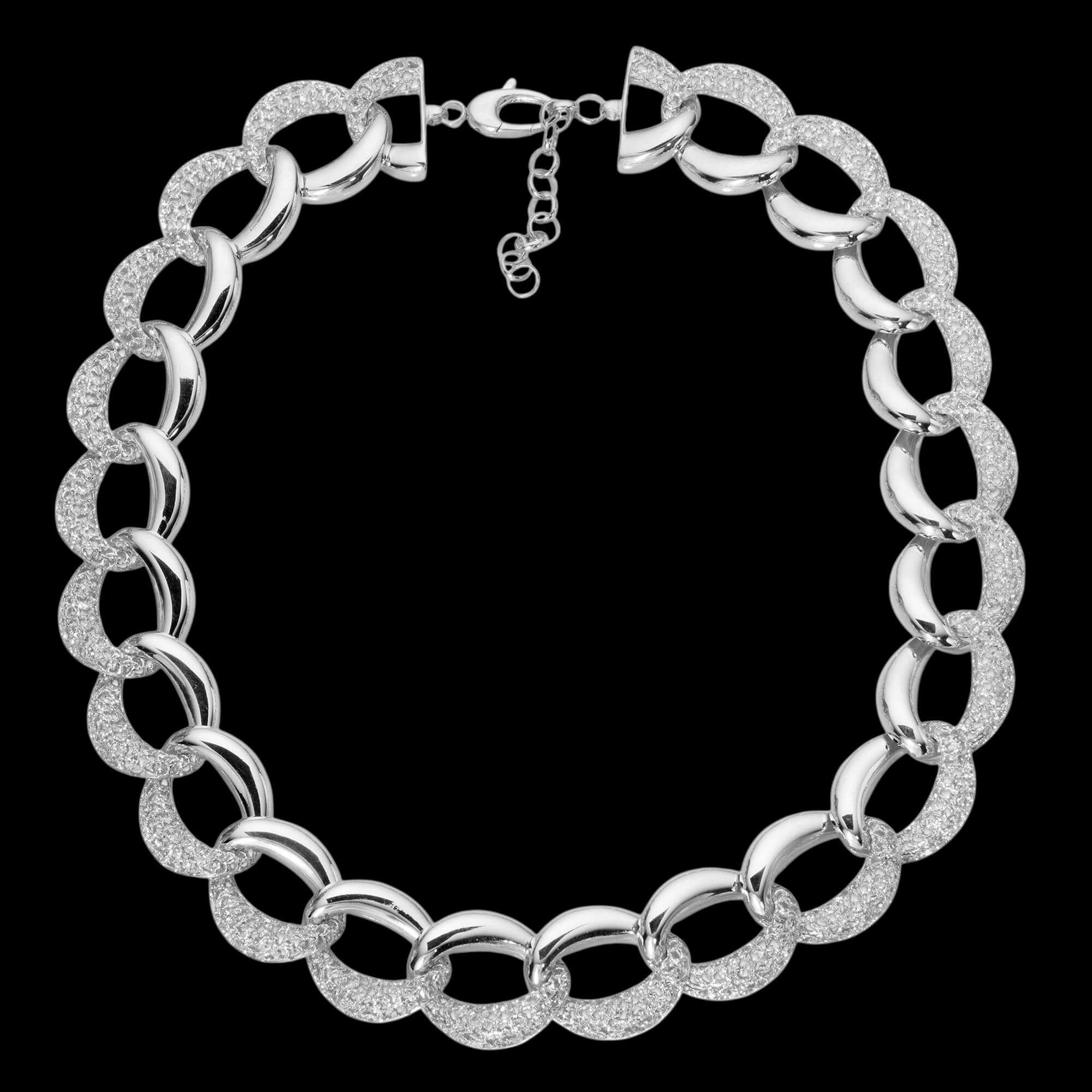 Silberne Halskette mit filigranem Spitzenmuster 