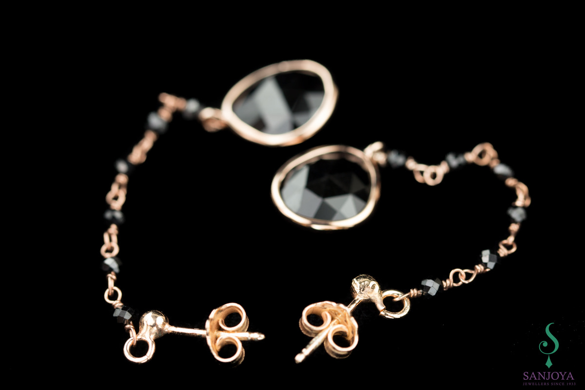 OX0717001 - Lange zilveren oorbellen van rosé en zwart kristal