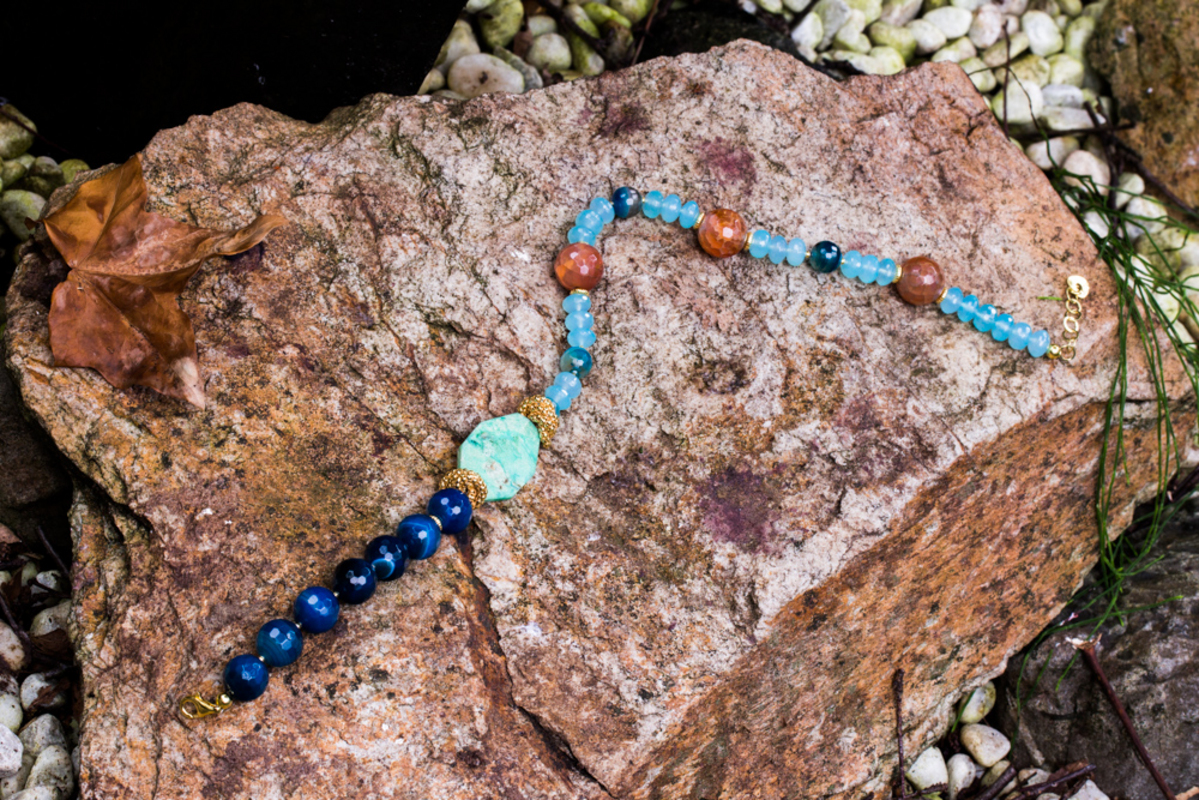 OX0413016 - Grieks collier met kleurstenen groen en turquoise