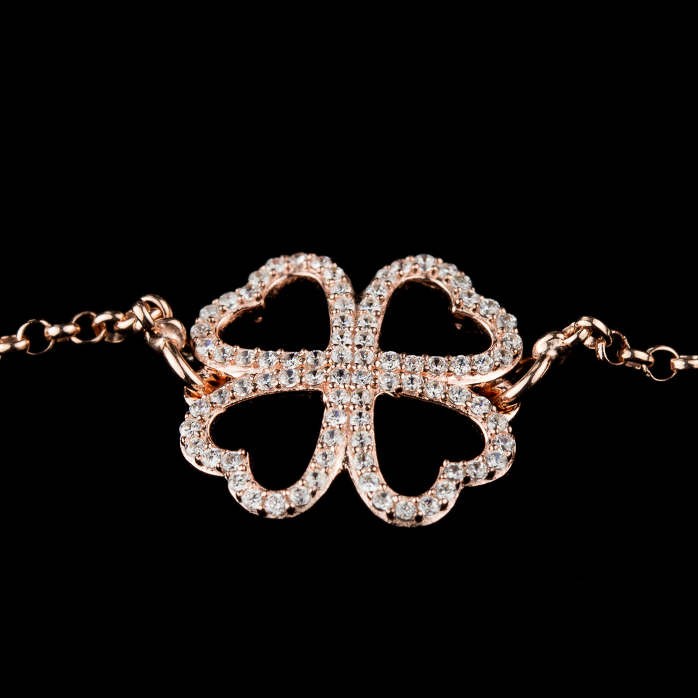 Rosé bracelet with a four-leaf clover