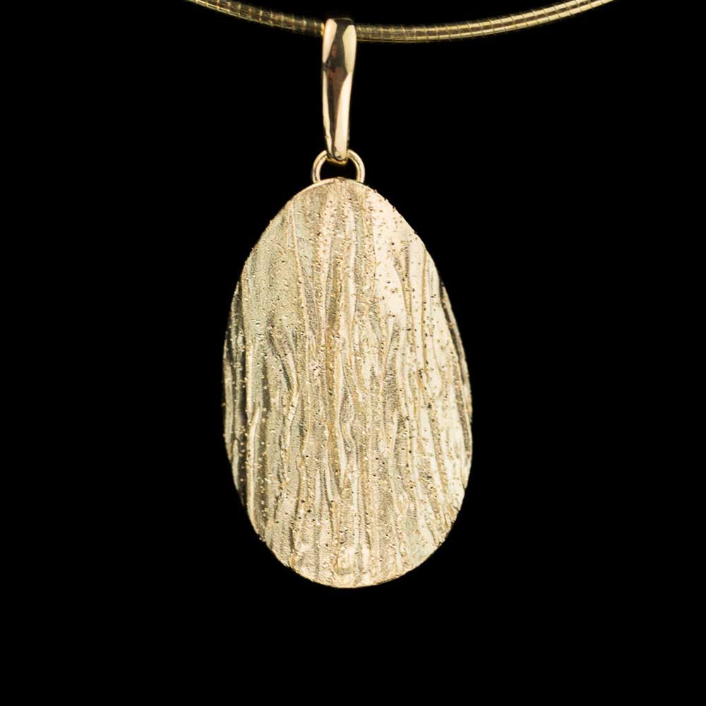 Leafy pendant of gold-plated silver and bead chain