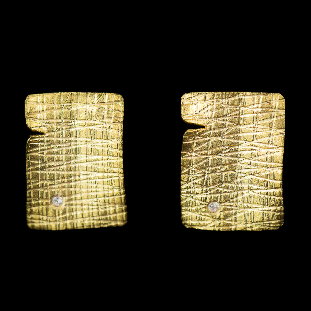 Gold-plated rectangular earrings with zirconia