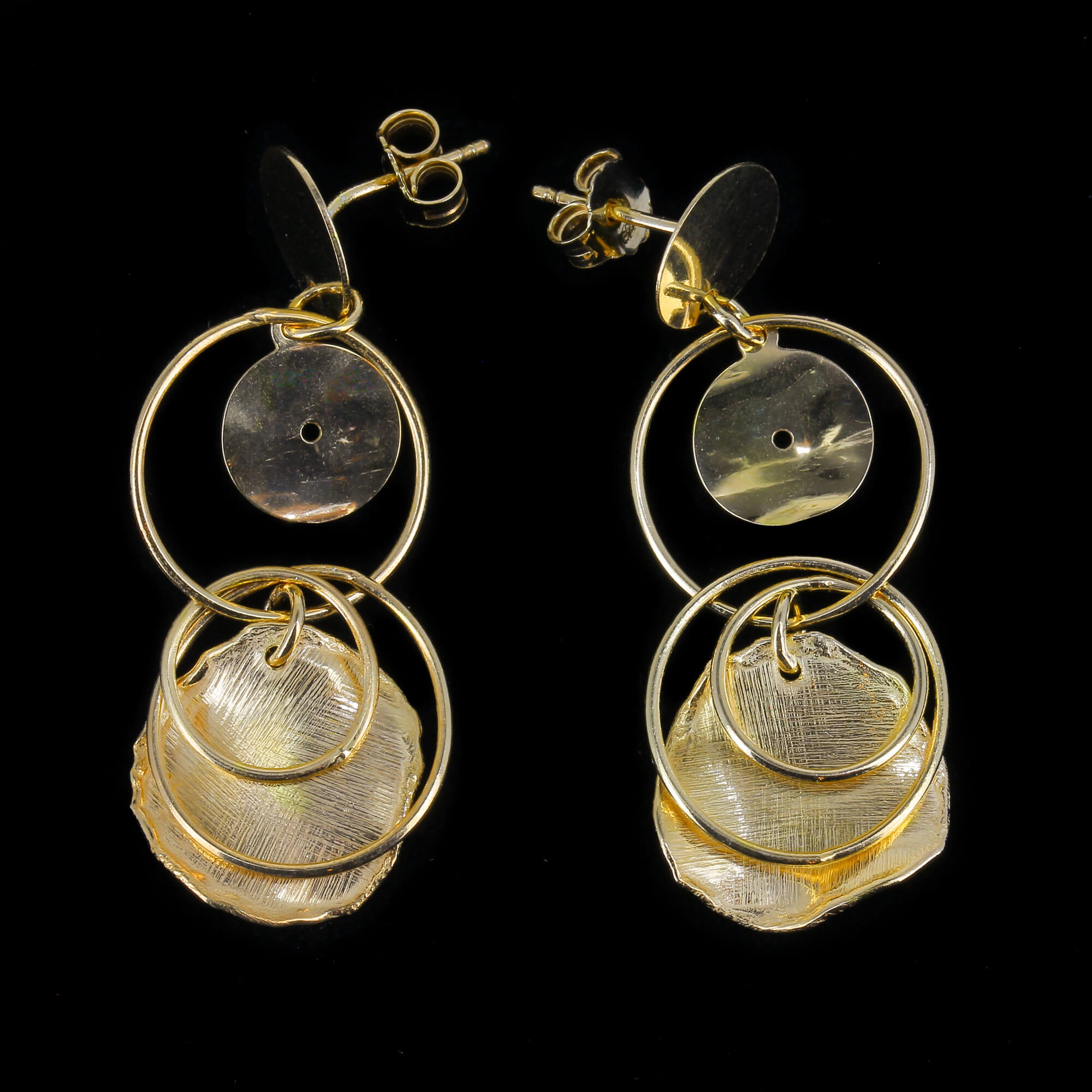 Open and closed round Gilded Shift earrings