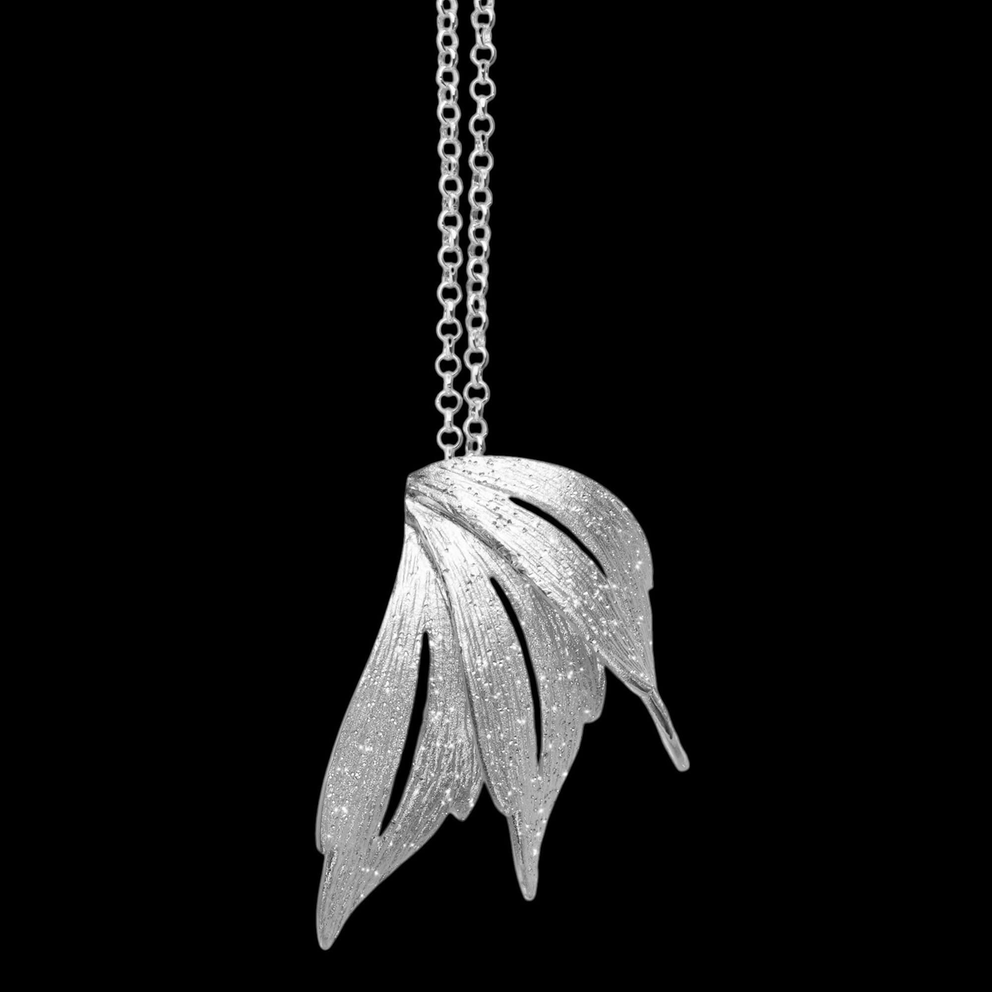 Pendentif en forme de feuille d'argent