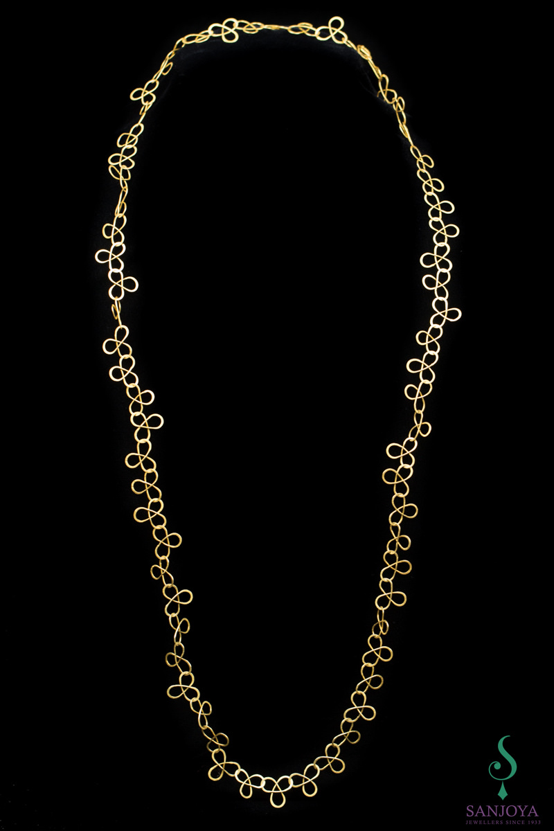 Chic processed and long gold-plated chain