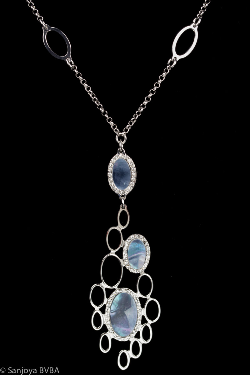 Silver pendant necklace in blue mother of pearl