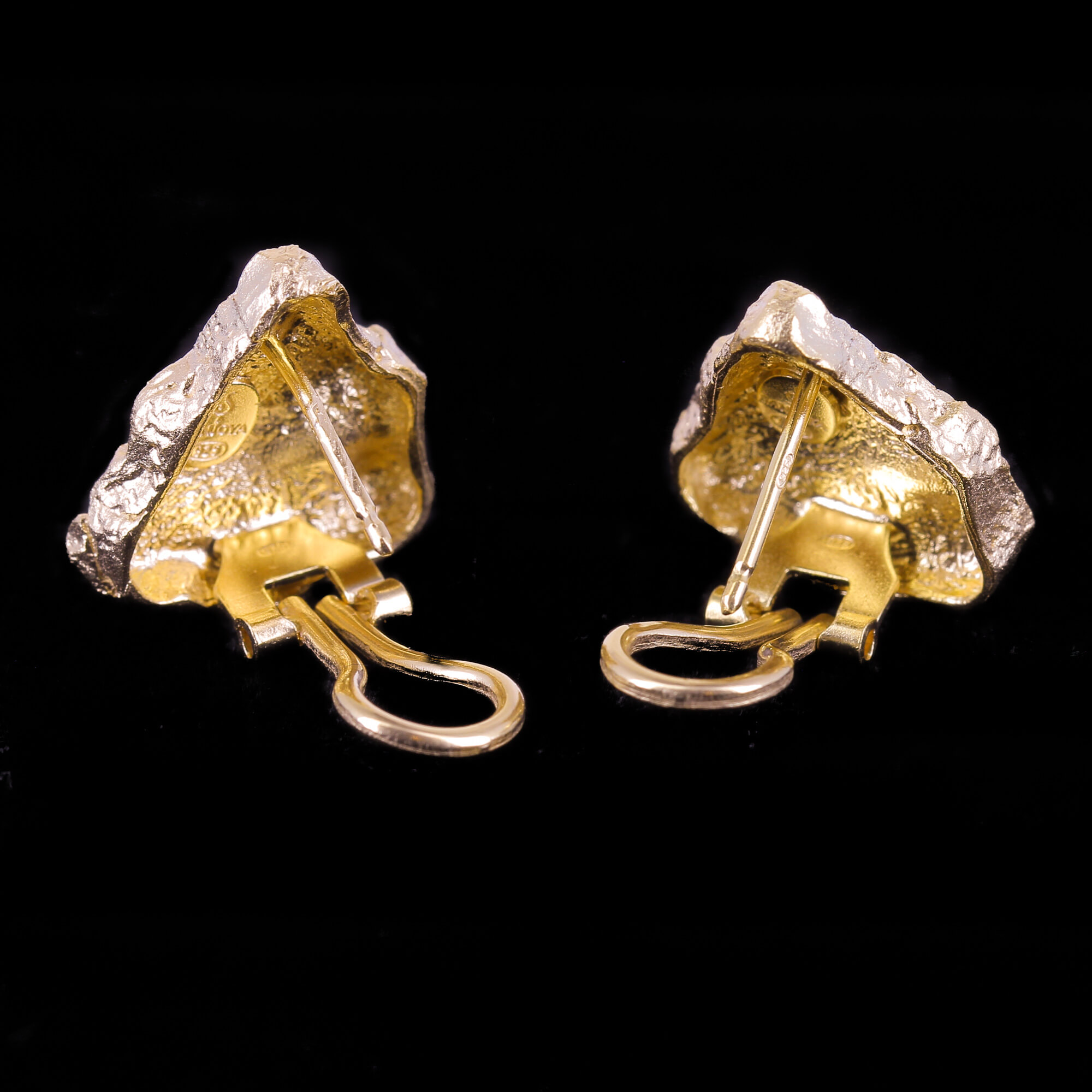 Gold-plated short stone-shaped earrings