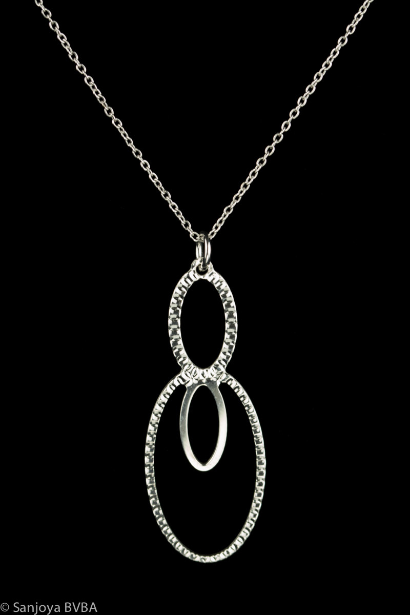 Silver oval pendant with necklace