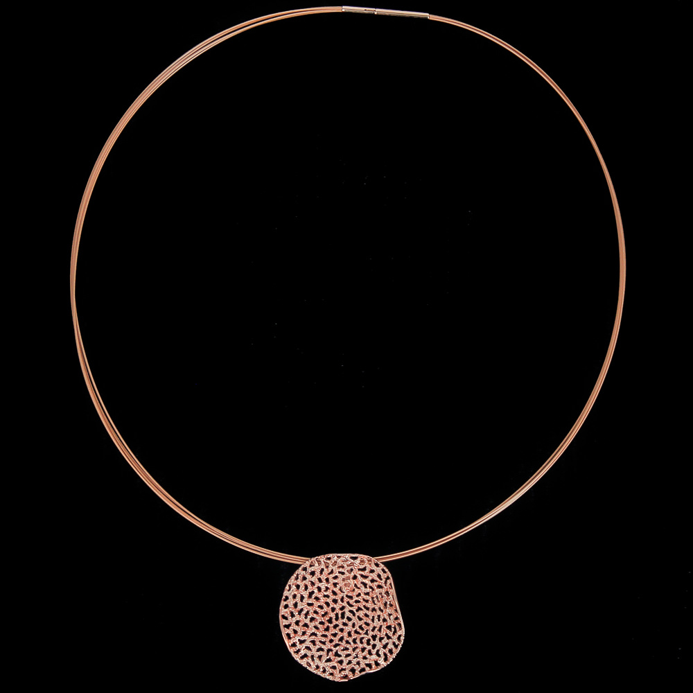 Rosé pendant with holes and glare, without chain