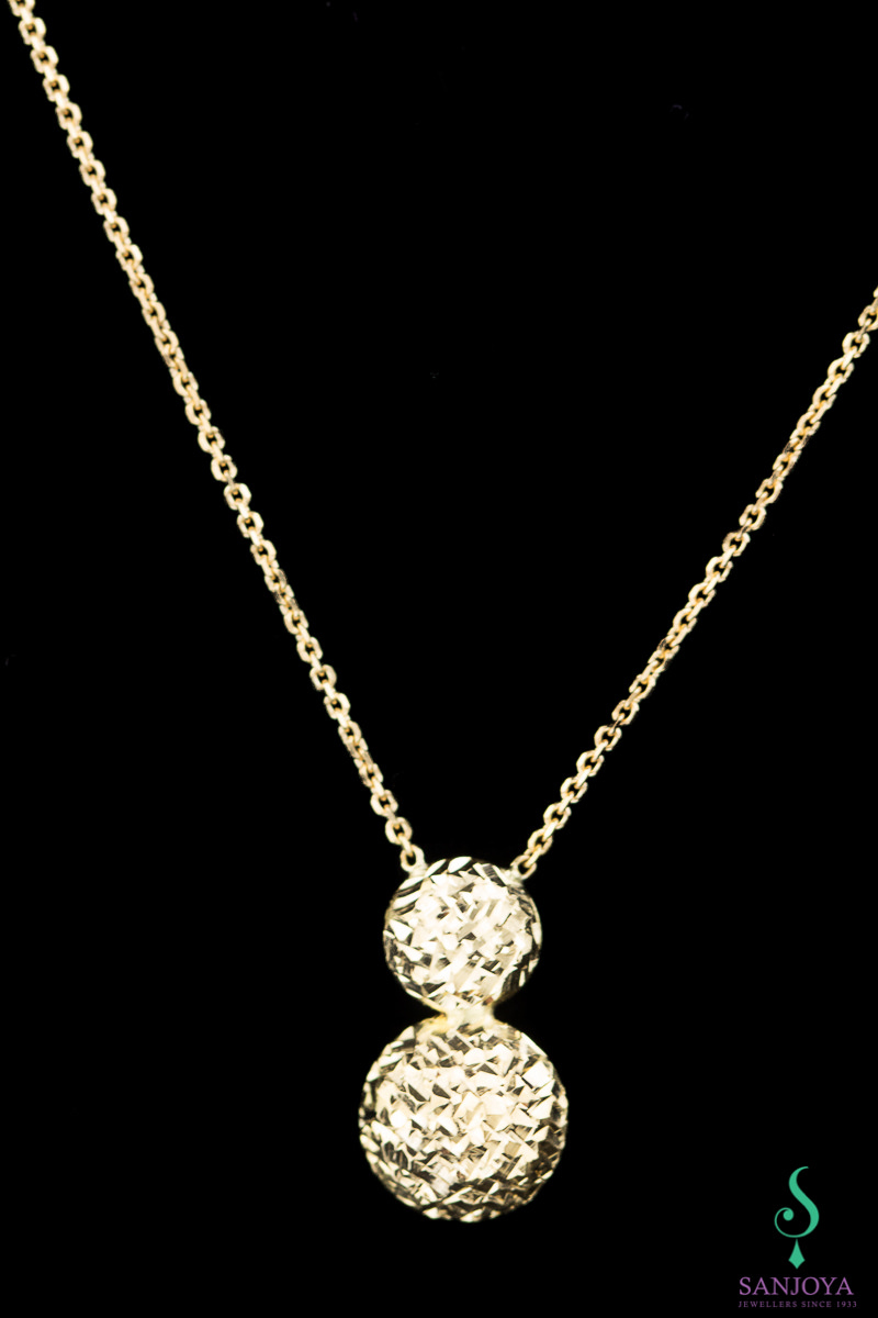 18Kt gold necklace with a beautiful pendant