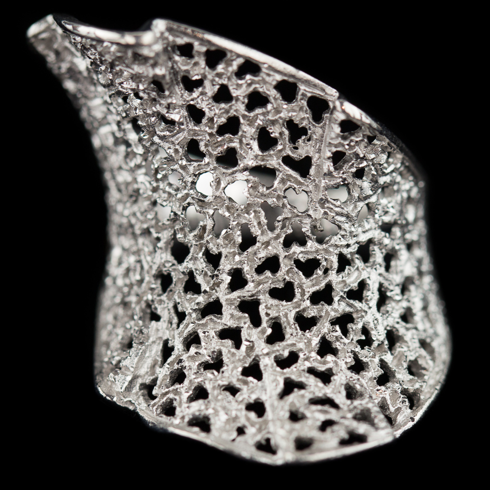 Refined silver ring with glare