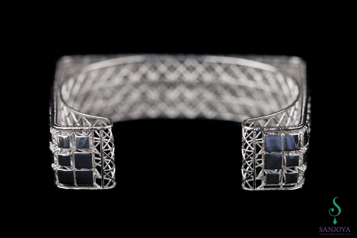 Refined and square bracelet