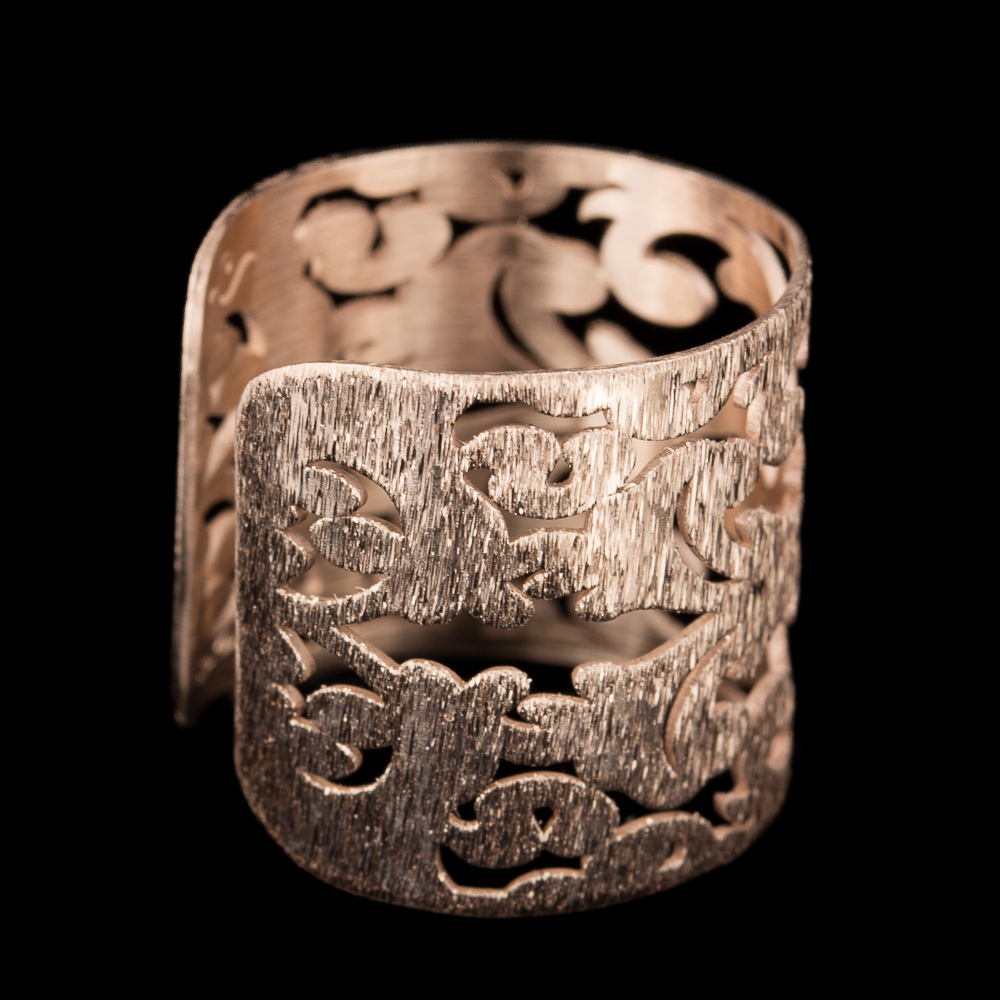 ES0614007 - Brede bewerkte rosé ring